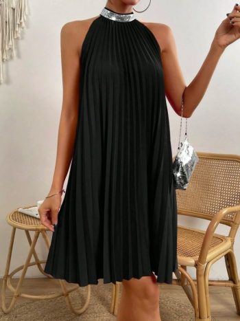 Kadın Balıkçı Yaka Omuzlardan Açık Pılelı Kısa Janjan Krep Elbise