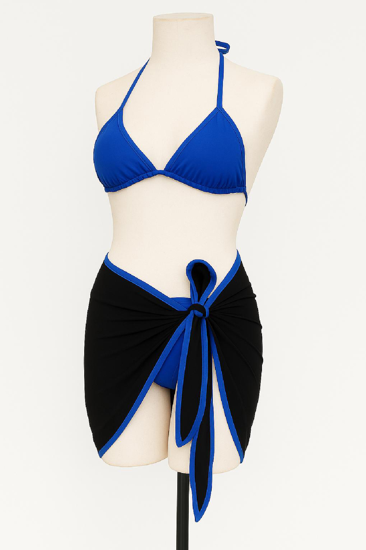 Kadın Mavi Pareolu Yandan ve Boyundan Bağlamalı 3'lü Bikini Takımı Kadın Mavi Pareolu Yandan ve Boyundan Bağlamalı 3'lü Bikini Takımı