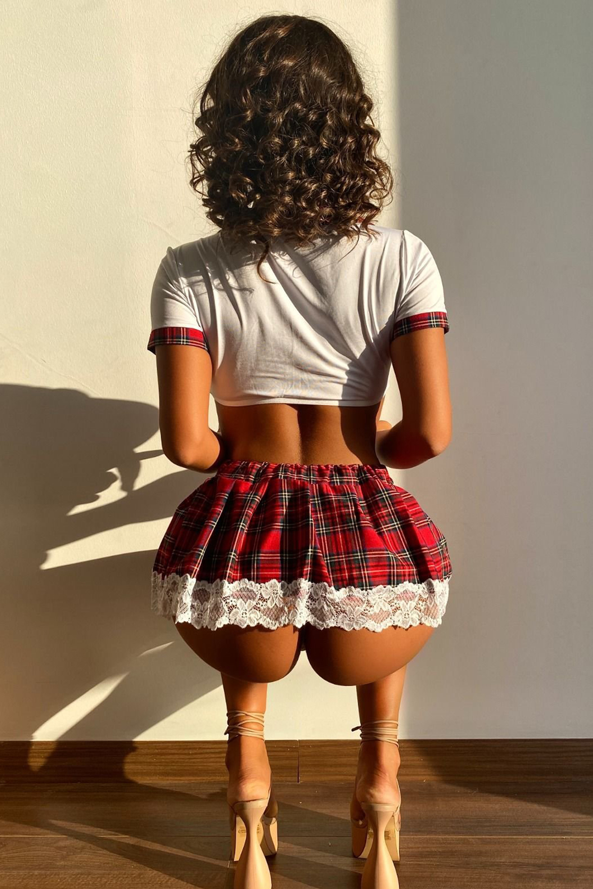 Kadın Beyaz Fantezi Liseli Kostümü Dantelli ve Tangalı Kadın Beyaz Fantezi Liseli Kostümü Dantelli ve Tangalı