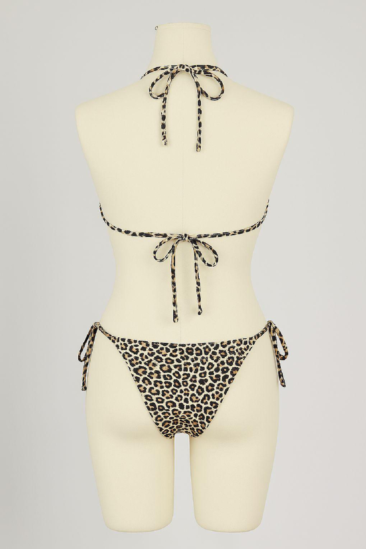 Kadın Siyah ve Leopar Detaylı Yandan Bağlamalı Bikini Takımı Kadın Siyah ve Leopar Detaylı Yandan Bağlamalı Bikini Takımı