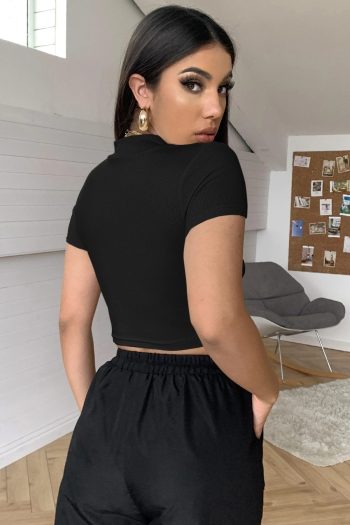 Kadın Siyah Göğüs Dekolteli Yarım Kollu Cut Out Crop Top Bluz