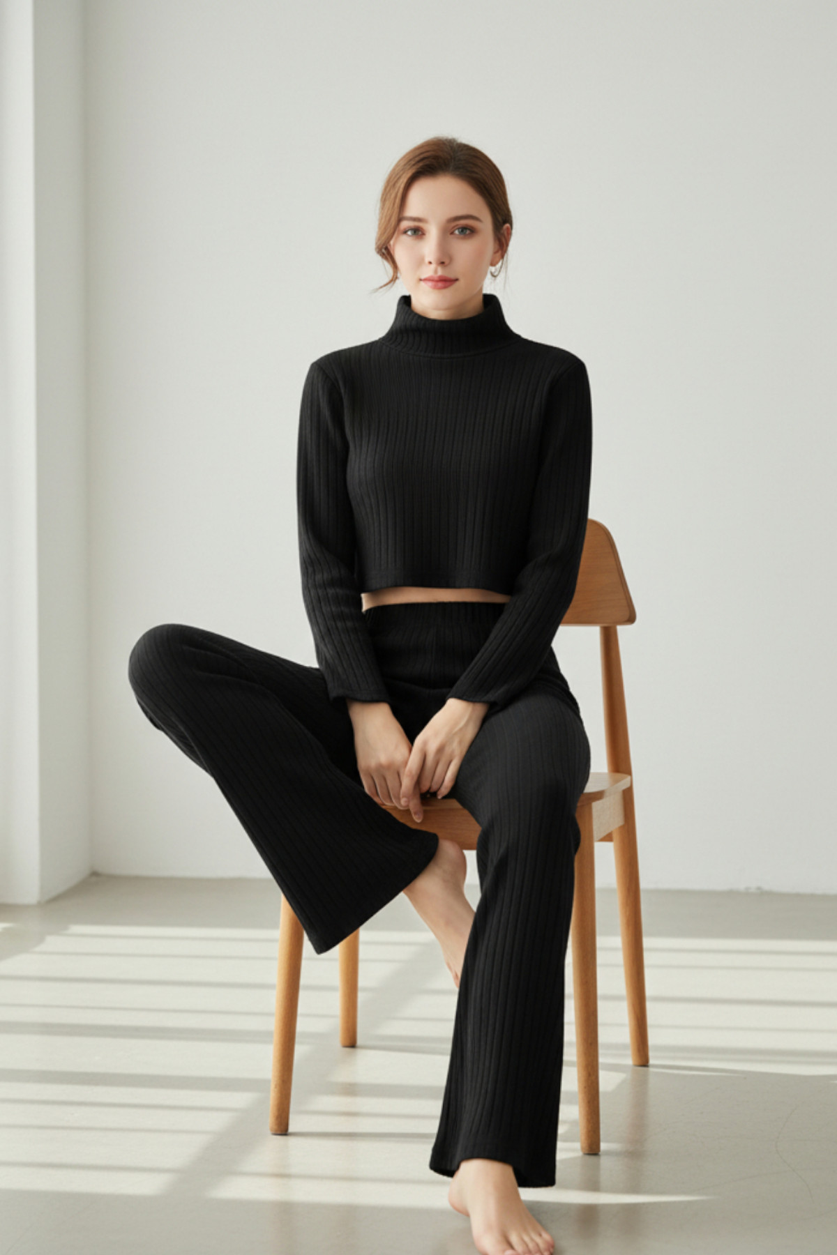 Kadın Siyah Fitilli Eşofman Takımı – Crop Uzun Kollu Üst & Paça Pantolon Kadın Siyah Fitilli Eşofman Takımı – Crop Uzun Kollu Üst & Paça Pantolon