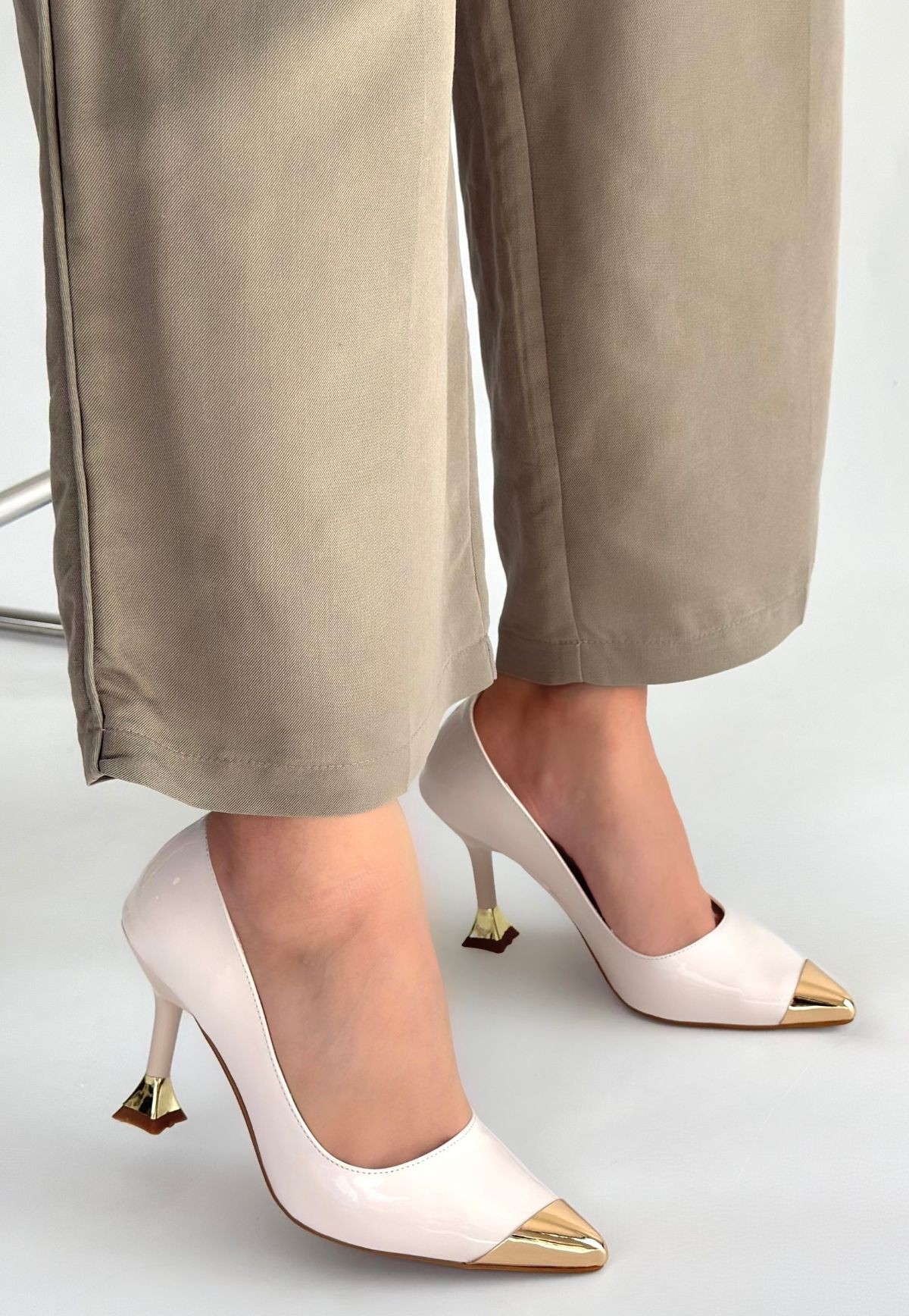 6931_artem-bej-88169_1 blank