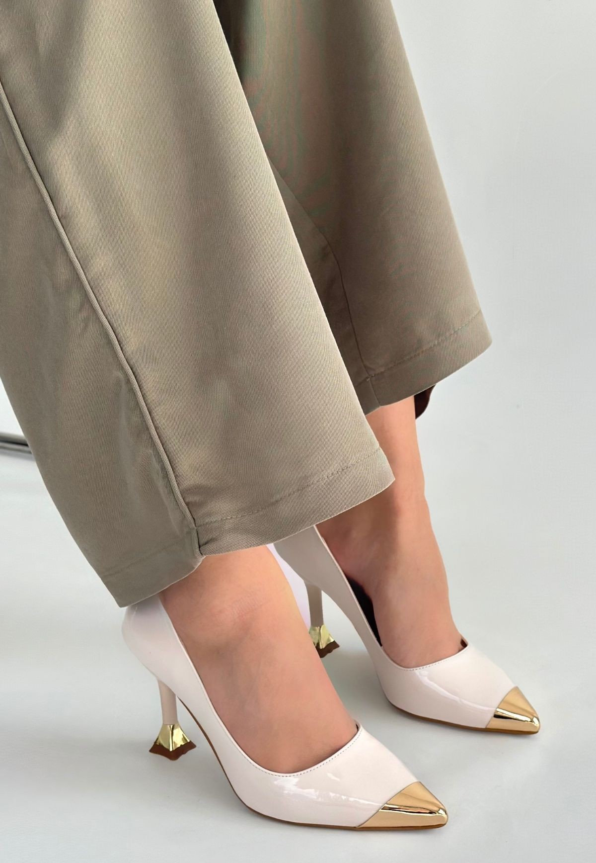 6931_artem-bej-88169_3 blank