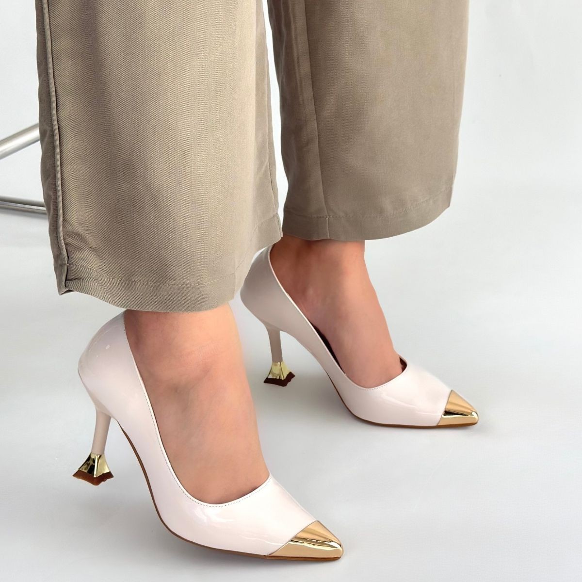 6931_artem-bej-88169_4 blank