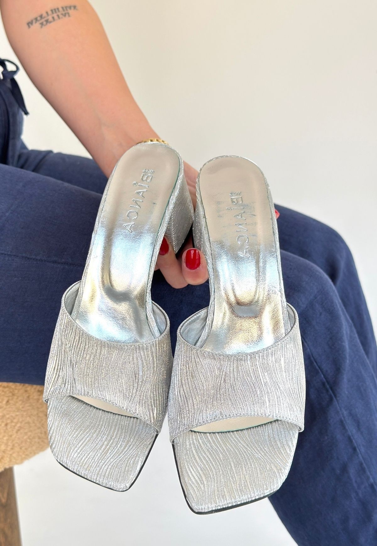 Luart Gümüş Simli Topuklu Terlik Luart Gümüş Simli Topuklu Terlik