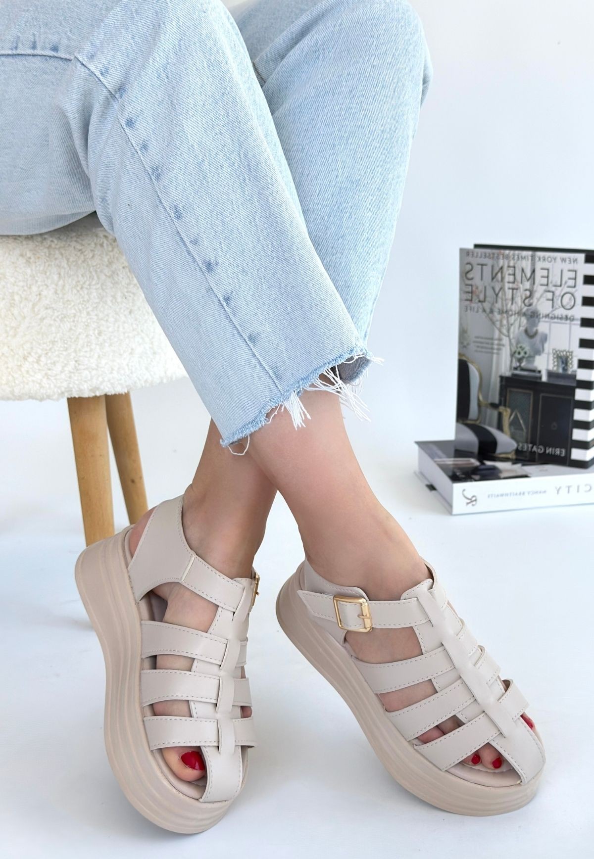 Toten Bej Cilt Kemerli Sandalet Toten Bej Cilt Kemerli Sandalet