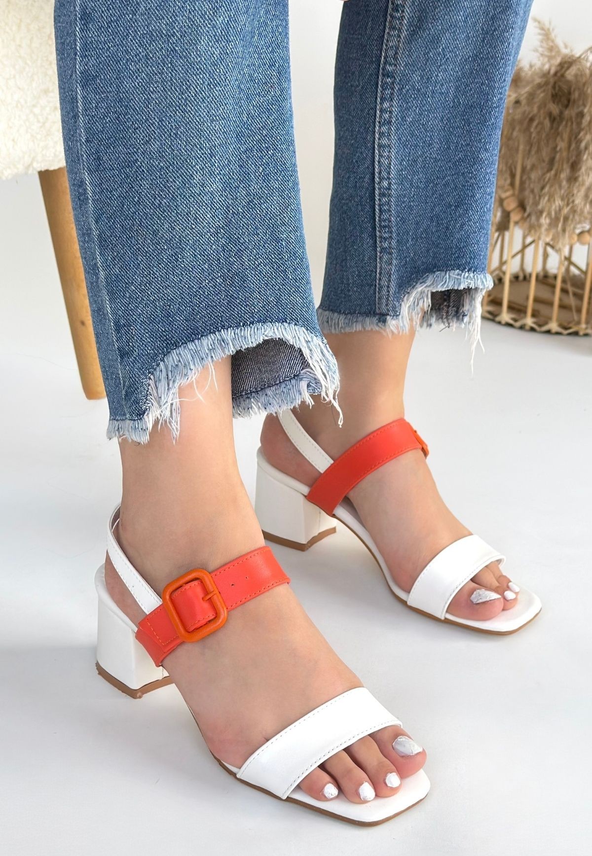 Year Beyaz Cilt Turuncu Detaylı Beyaz Topuklu Ayakkabı Year Beyaz Cilt Turuncu Detaylı Beyaz Topuklu Ayakkabı