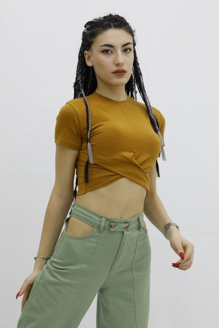 Önü Büzgülü Bisiklet Yaka Tshirt Taba - P-019963 Önü Büzgülü Bisiklet Yaka Tshirt Taba - P-019963