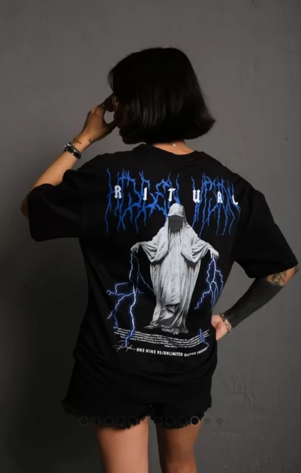 Unisex Bisiklet Yaka Baskılı Oversize T-Shirt - Siyah Unisex Bisiklet Yaka Baskılı Oversize T-Shirt - Siyah