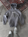 Uzun Kol Kapşonlu Göğüs Baskılı SweatShirt – Gri