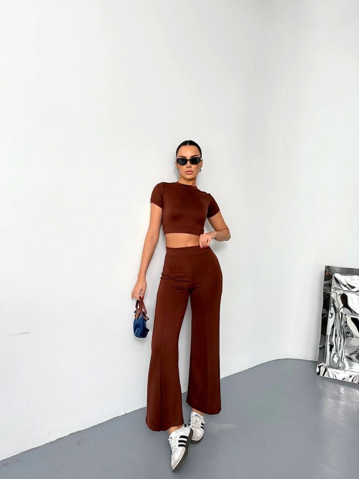 Osy Modal Yumuşak Dokulu Kumaş Kısa Kollu Crop Alt Ispanyol Paça Pantalon Ikili Takım - Kahverengi Osy Modal Yumuşak Dokulu Kumaş Kısa Kollu Crop Alt Ispanyol Paça Pantalon Ikili Takım - Kahverengi