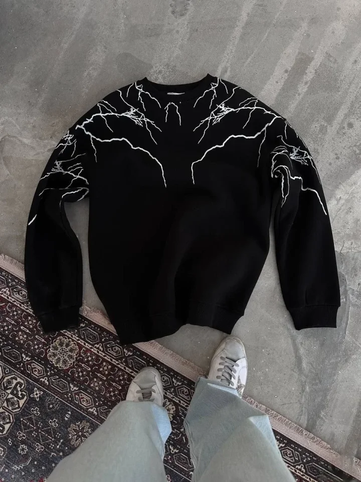 Yıldırım Baskılı Bisiklet Yaka SweatShirt - Siyah Yıldırım Baskılı Bisiklet Yaka SweatShirt - Siyah