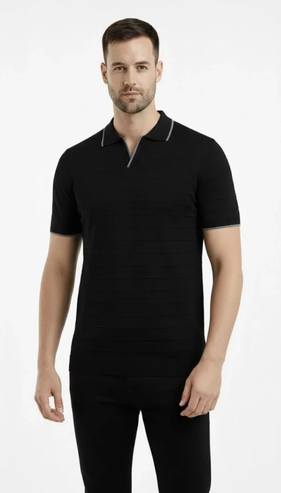 Erkek Triko Kumaş Yakalı Düğmesiz Açık Yaka Fitilli Kısa Kollu Regular Fit Tişört T-shirt - Siyah Erkek Triko Kumaş Yakalı Düğmesiz Açık Yaka Fitilli Kısa Kollu Regular Fit Tişört T-shirt - Siyah