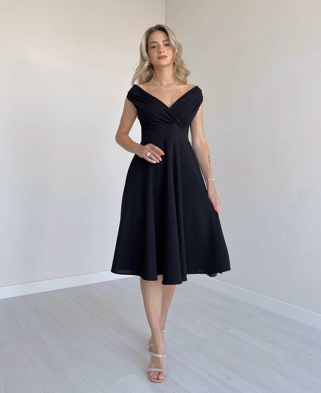 Kadın Kısa Kollu Kruvaze Yaka Eteği Volanlı Krep Elbise Kadın Kısa Kollu Kruvaze Yaka Eteği Volanlı Krep Elbise