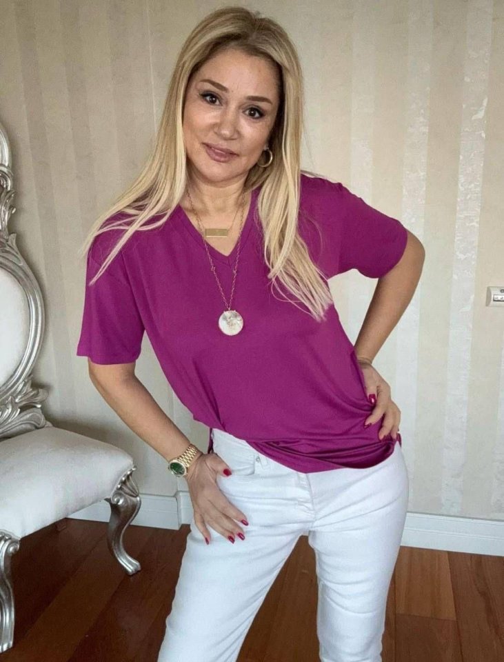 Kadın Kısa Kollu V Yaka Bluz Kadın Kısa Kollu V Yaka Bluz