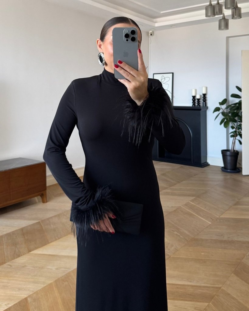 Kadın Uzun Kollu Balıkçı Yaka Kol Ağzı Tüy Detaylı Uzun Krep Elbise Kadın Uzun Kollu Balıkçı Yaka Kol Ağzı Tüy Detaylı Uzun Krep Elbise