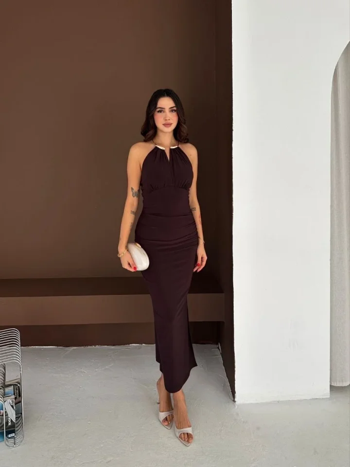 Uzun Abiye Elbise Yırtmaçlı Sırt Dekolteli Şık Gece Elbisesi - Kahverengi Uzun Abiye Elbise Yırtmaçlı Sırt Dekolteli Şık Gece Elbisesi - Kahverengi