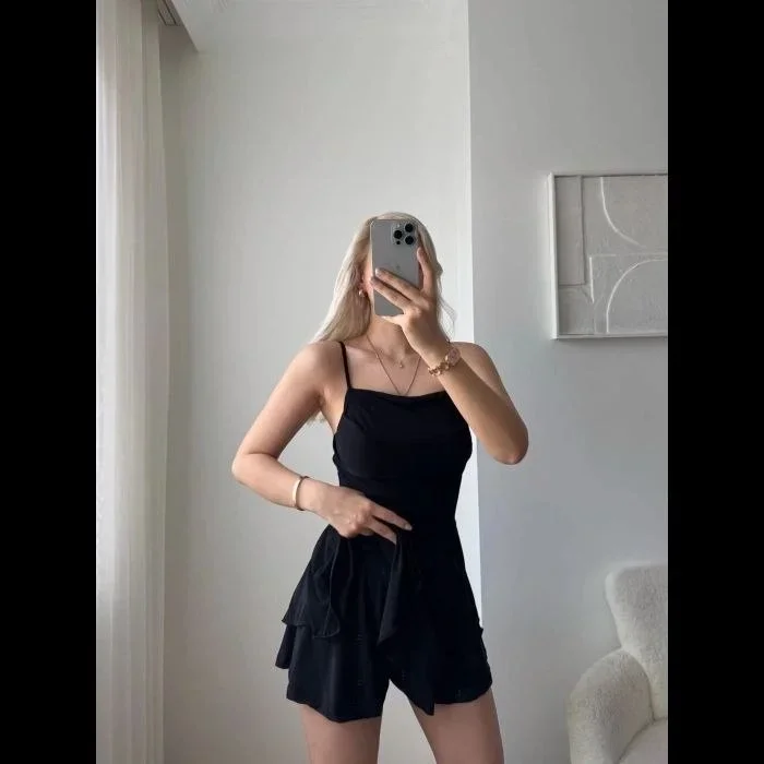 Straplez Mini Etek Görünümlü Şortlu Elbise Büzgülü Şık Yazlık - Siyah Straplez Mini Etek Görünümlü Şortlu Elbise Büzgülü Şık Yazlık - Siyah