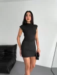 Mini Elbise Yarım Balıkçı Yaka Vücuda Oturan Şık Günlük Elbise – Siyah