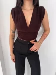Vatkalı Kolsuz V Yaka Drapeli Crop Bluz Likralı Fit – Kahverengi