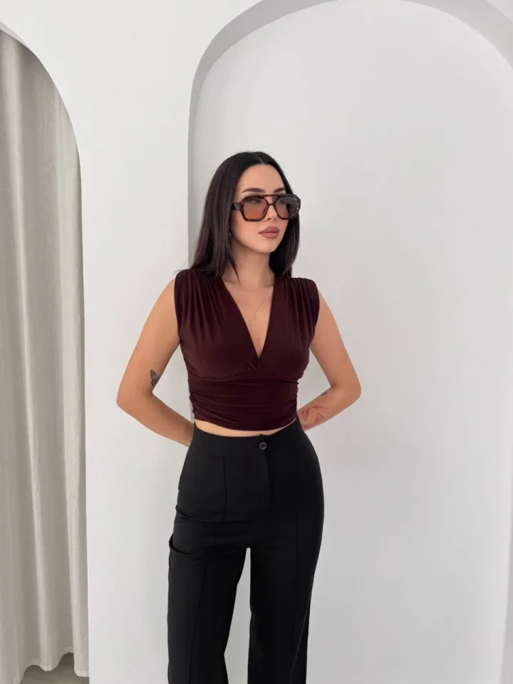 Vatkalı Kolsuz V Yaka Drapeli Crop Bluz Likralı Fit - Kahverengi Vatkalı Kolsuz V Yaka Drapeli Crop Bluz Likralı Fit - Kahverengi