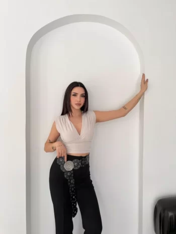 Vatkalı Kolsuz V Yaka Drapeli Crop Bluz Likralı Fit - Boyalı Gri