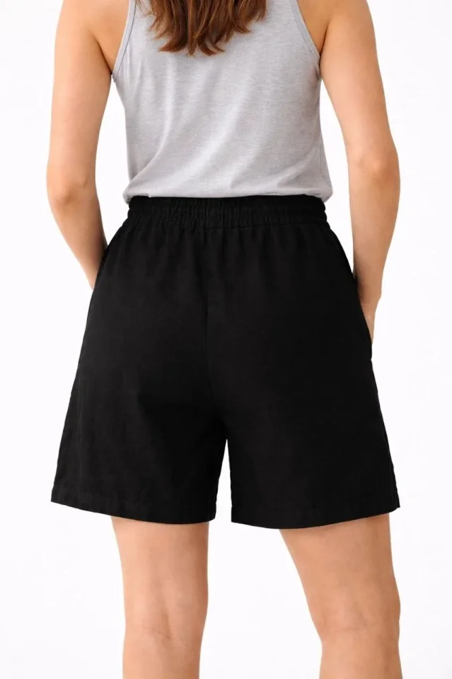 Keten Kumaş Cepli Rahat Kesim Bel Lastikli Şort - Siyah Keten Kumaş Cepli Rahat Kesim Bel Lastikli Şort - Siyah