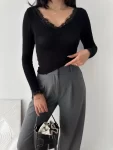 Dantel Detaylı V Yaka Arkası V Yaka Kaşmir Dokulu Uzun Kollu Bluz – Siyah