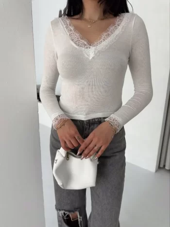 Dantel Detaylı V Yaka Arkası V Yaka Kaşmir Dokulu Uzun Kollu Bluz - Beyaz