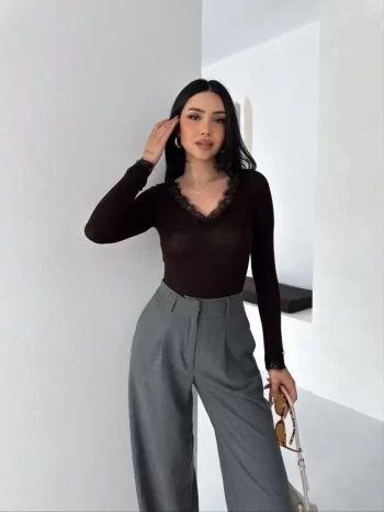 Dantel Detaylı V Yaka Arkası V Yaka Kaşmir Dokulu Uzun Kollu Bluz - Vişne Çürüğü