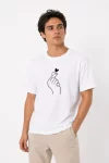 Erkek Kore Parmak Kalp Aşk Temalı Minimal Baskılı Tişört Yazlık Kısa Kol T-Shirt – Beyaz
