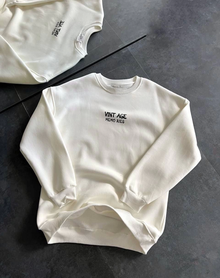 Bisiklet Yaka Üç İplik Baskılı Oversize SweatShirt – Beyaz