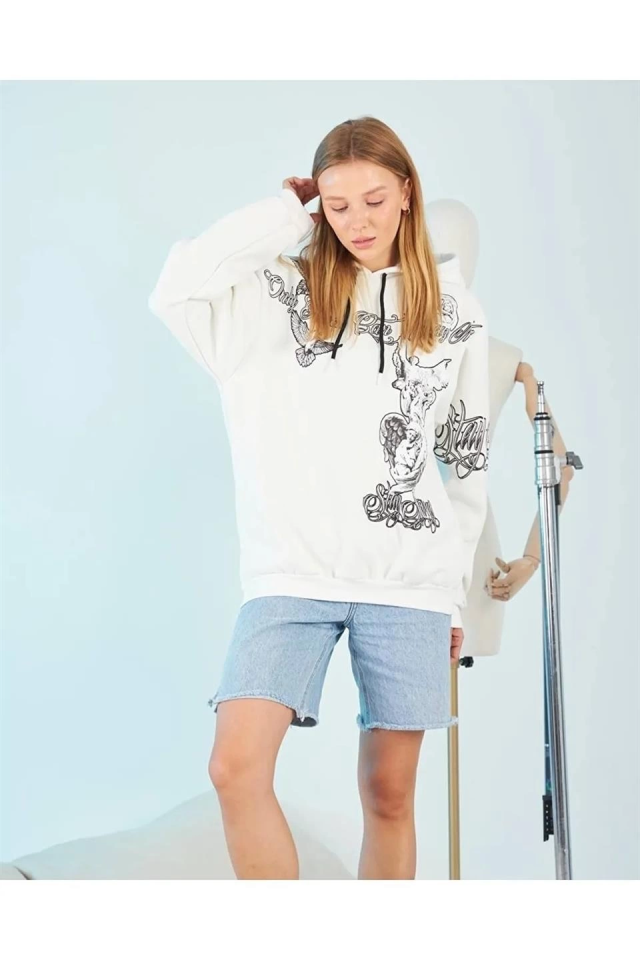 Kapüşonlu Üç İplik Sweatshirt – Beyaz Strong Heykel Baskılı, Rahat Kalıp, Kanguru Cepli Modern Tasar