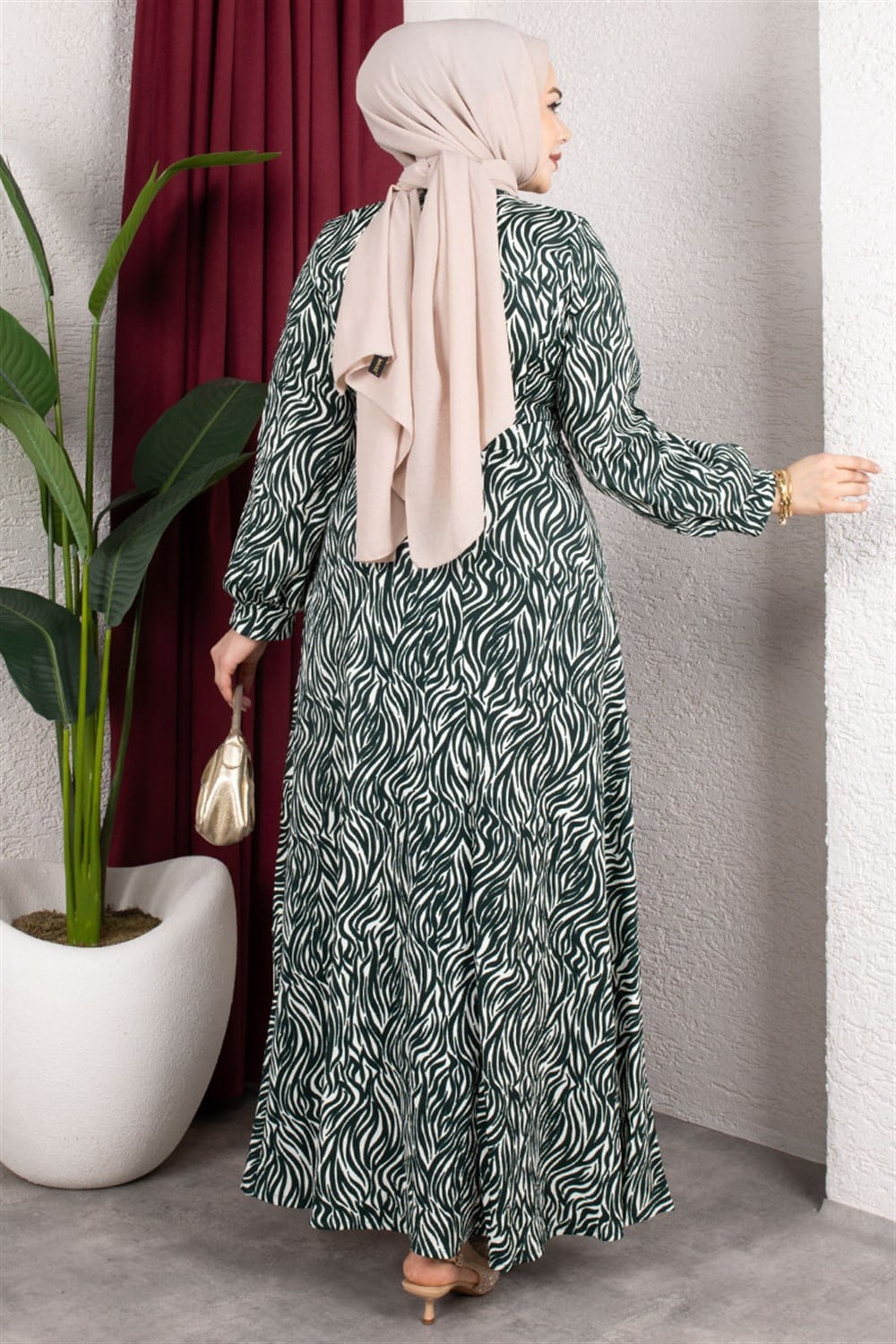 kemer-detayli-desenli-elbise-yesil-ekru-393344-79-B blank