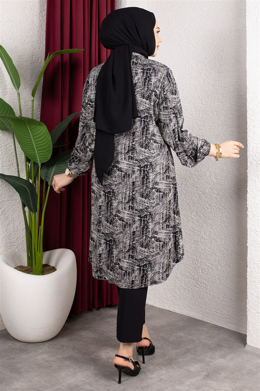 kircil-desenli-viskon-tunik-siyah-393413-79-B blank