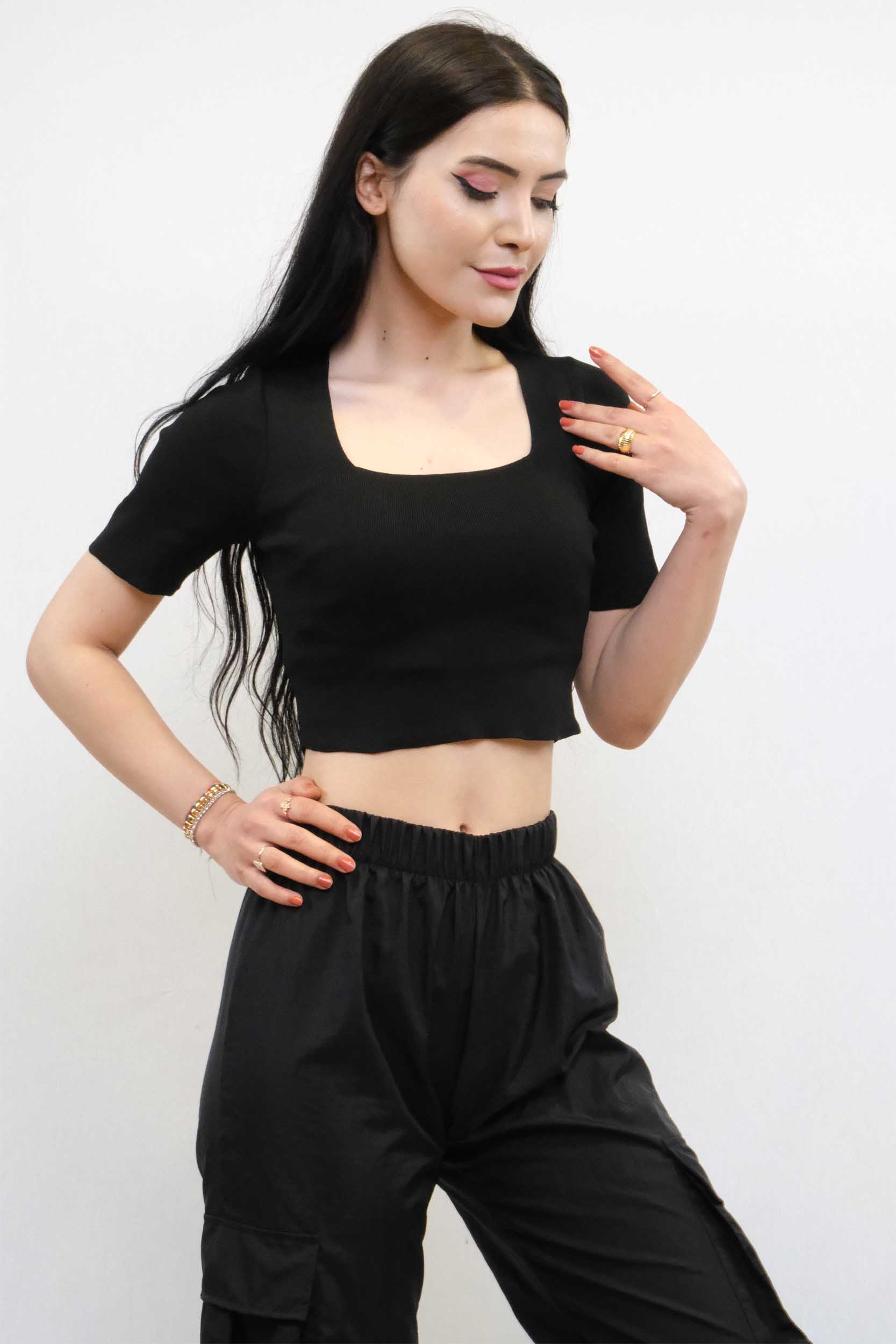 moda-cizgi-kare-yaka-triko-crop-siyah-338190-69-B blank