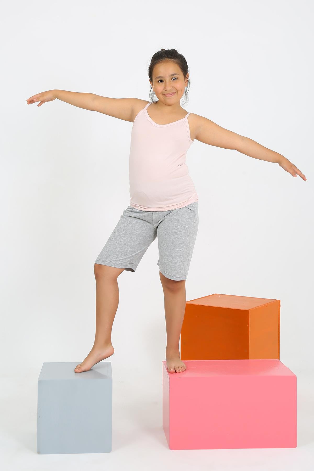 moda-cizgi-kiz-cocuk-ip-askili-sortlu-penye-pembe-pijama-takim-20430-384507-77-B blank