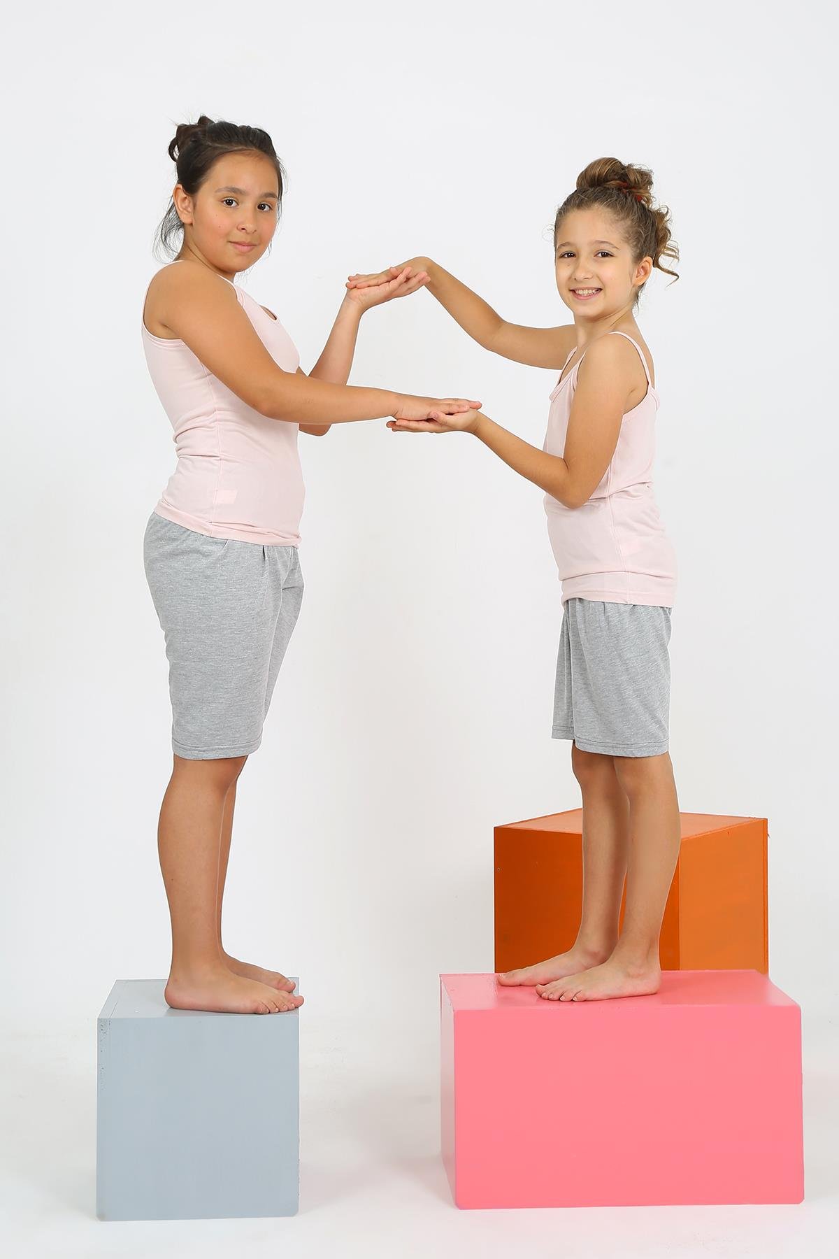 moda-cizgi-kiz-cocuk-ip-askili-sortlu-penye-pembe-pijama-takim-20430-384508-77-B blank