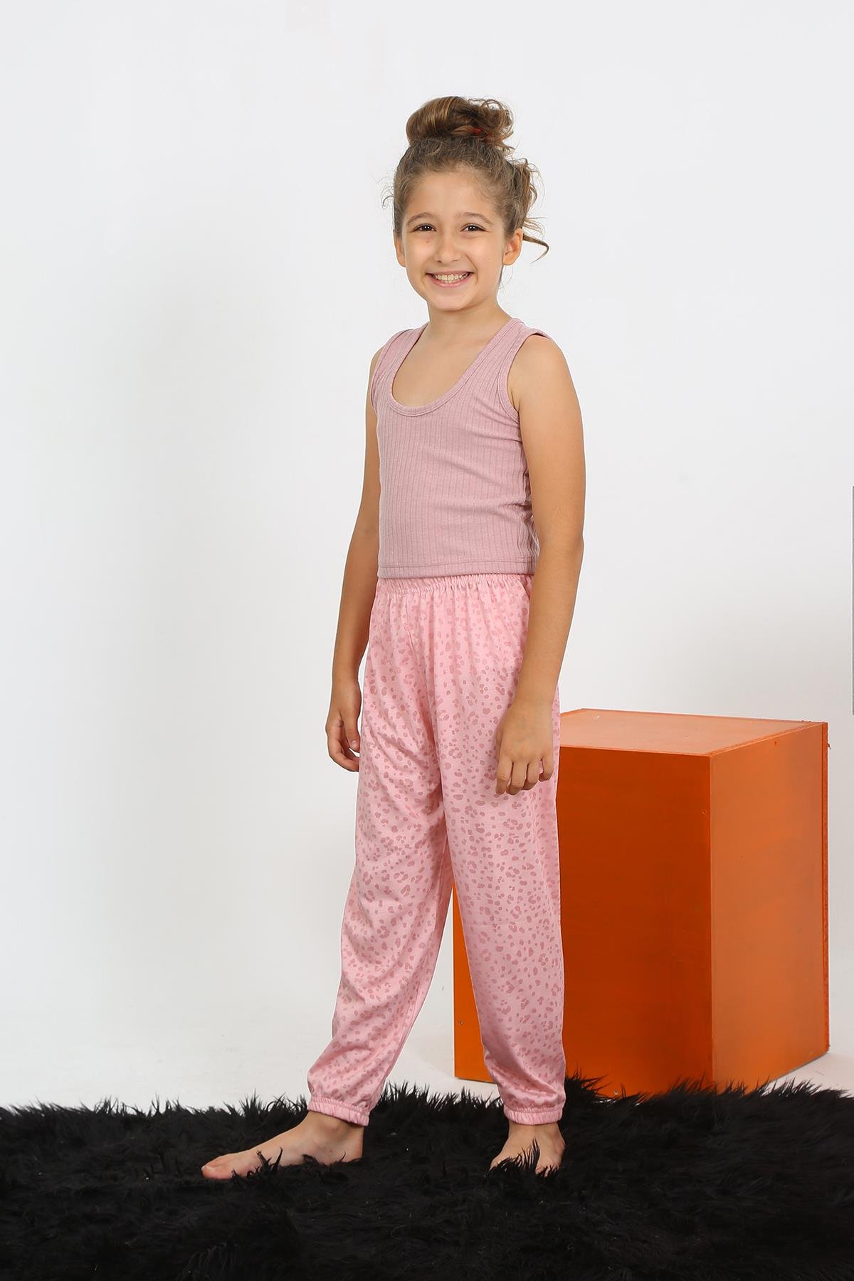 moda-cizgi-kiz-cocuk-sifir-kol-gul-kurusu-penye-pijama-takim-20433-384466-77-B blank