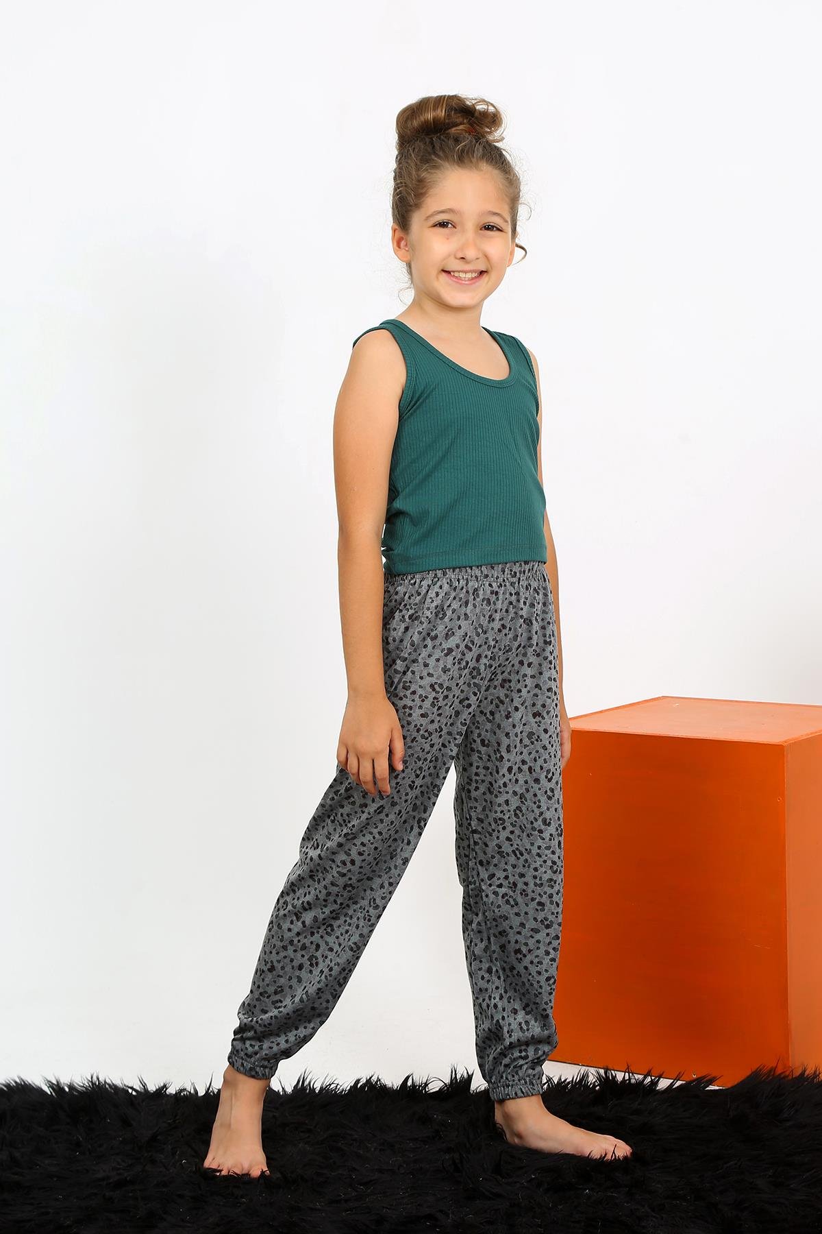 moda-cizgi-kiz-cocuk-sifir-kol-zumrut-yesili-penye-pijama-takim-20433-384463-77-B blank