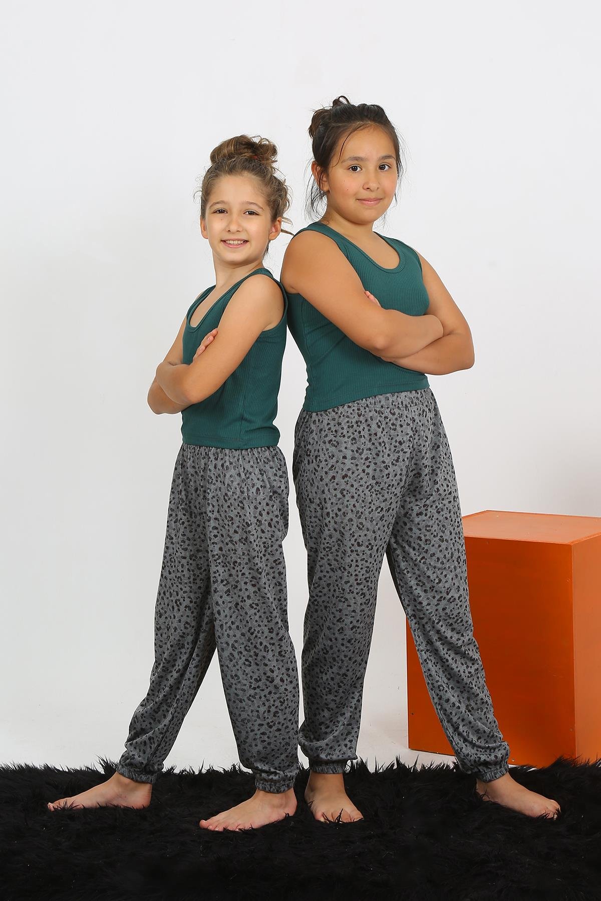 moda-cizgi-kiz-cocuk-sifir-kol-zumrut-yesili-penye-pijama-takim-20433-384464-77-B blank