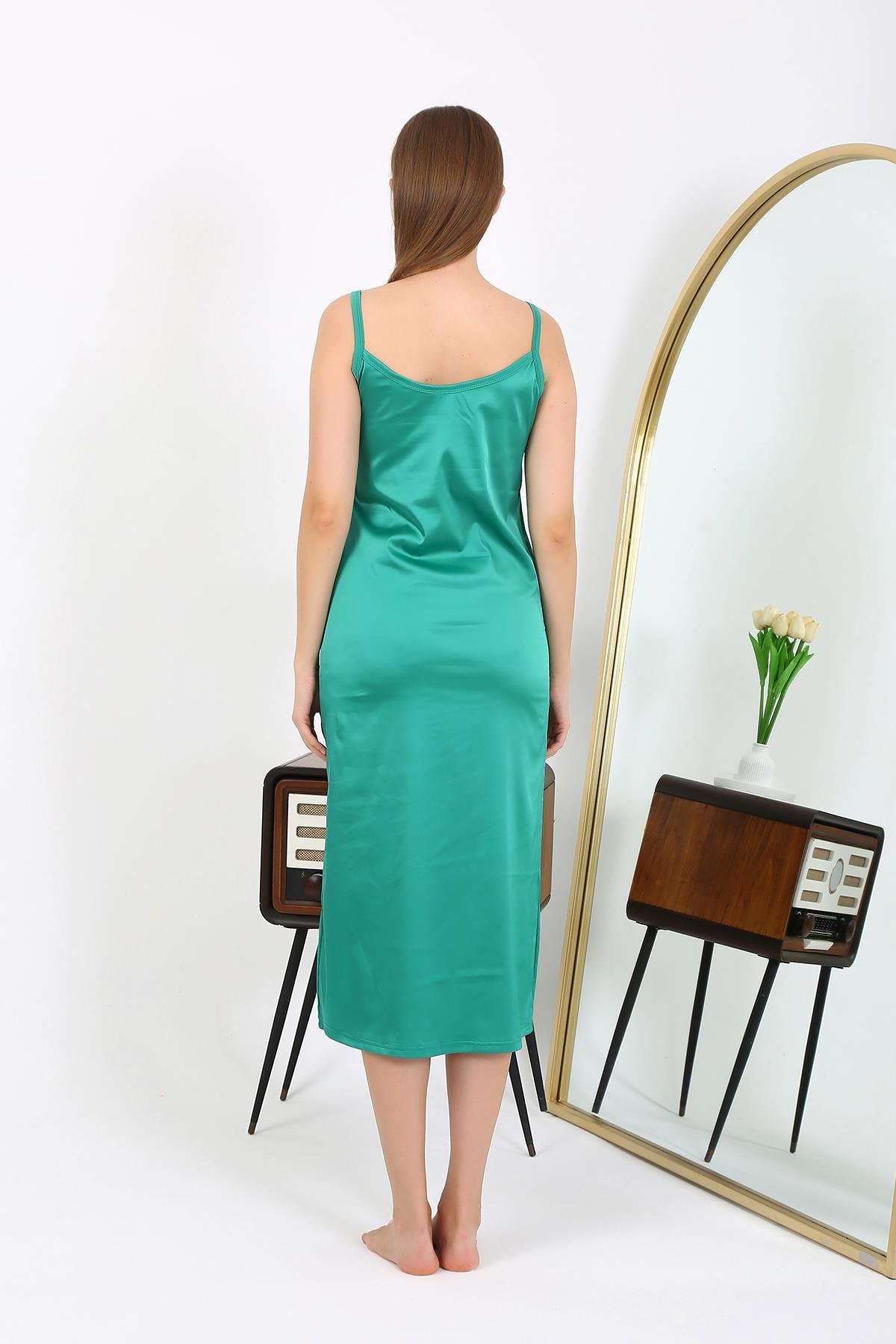 moda-cizgi-yirtmacli-uzun-saten-gecelik-zumrut-7410-386015-77-B blank