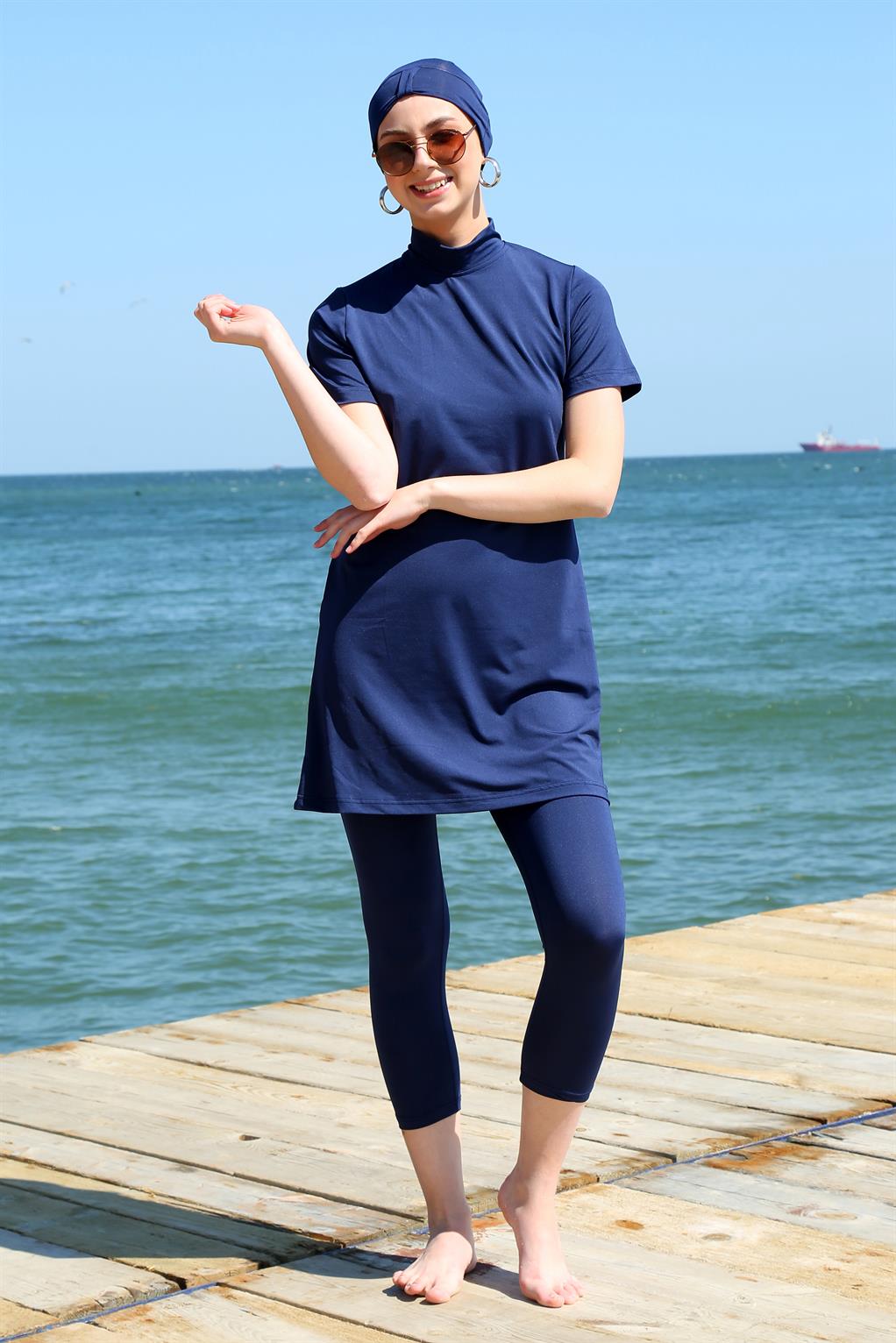 modacizgi-kisa-kol-lacivert-yarim-tesettur-mayo-33015-339740-70-B blank