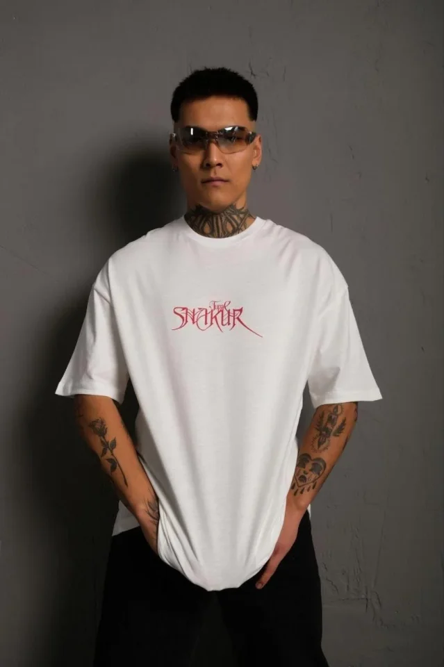 Erkek Oversize Tişört – Beyaz 24/1 Penye Kumaş, Bisiklet Yaka, Ön – Arka Baskılı, Streetwear Tarzı R