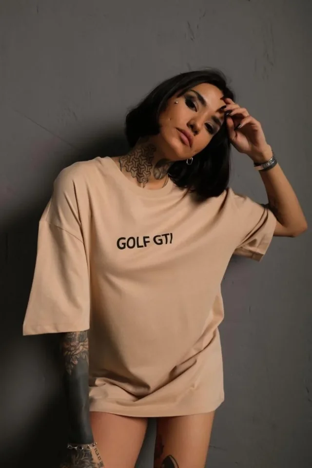 Oversize Baskılı Tişört – Golf GTI Retro Araba Desenli, Ön – Arka Dijital Baskı, Sokak Modası Stil –