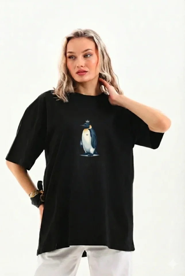 Oversize Tişört - Sırt Baskılı Survivor Penguin Temalı, Felsefi Yazılı Bisiklet Yaka Tişört - Siyah