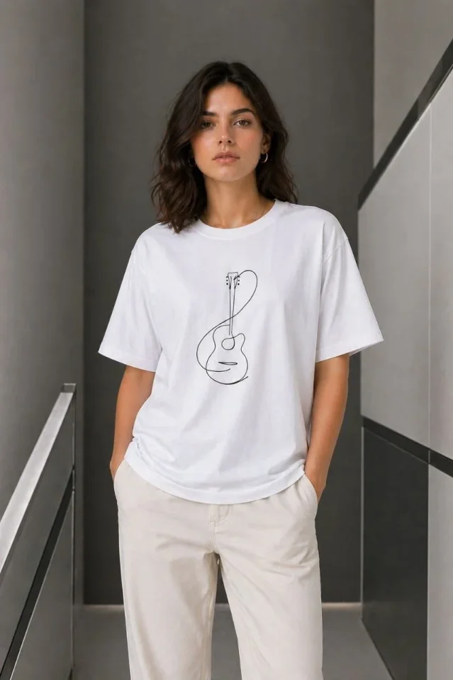Minimal Gitar Baskılı Tişört T-Shirt Yazlık Kısa Kol Bisiklet Yaka T-Shirt - Beyaz