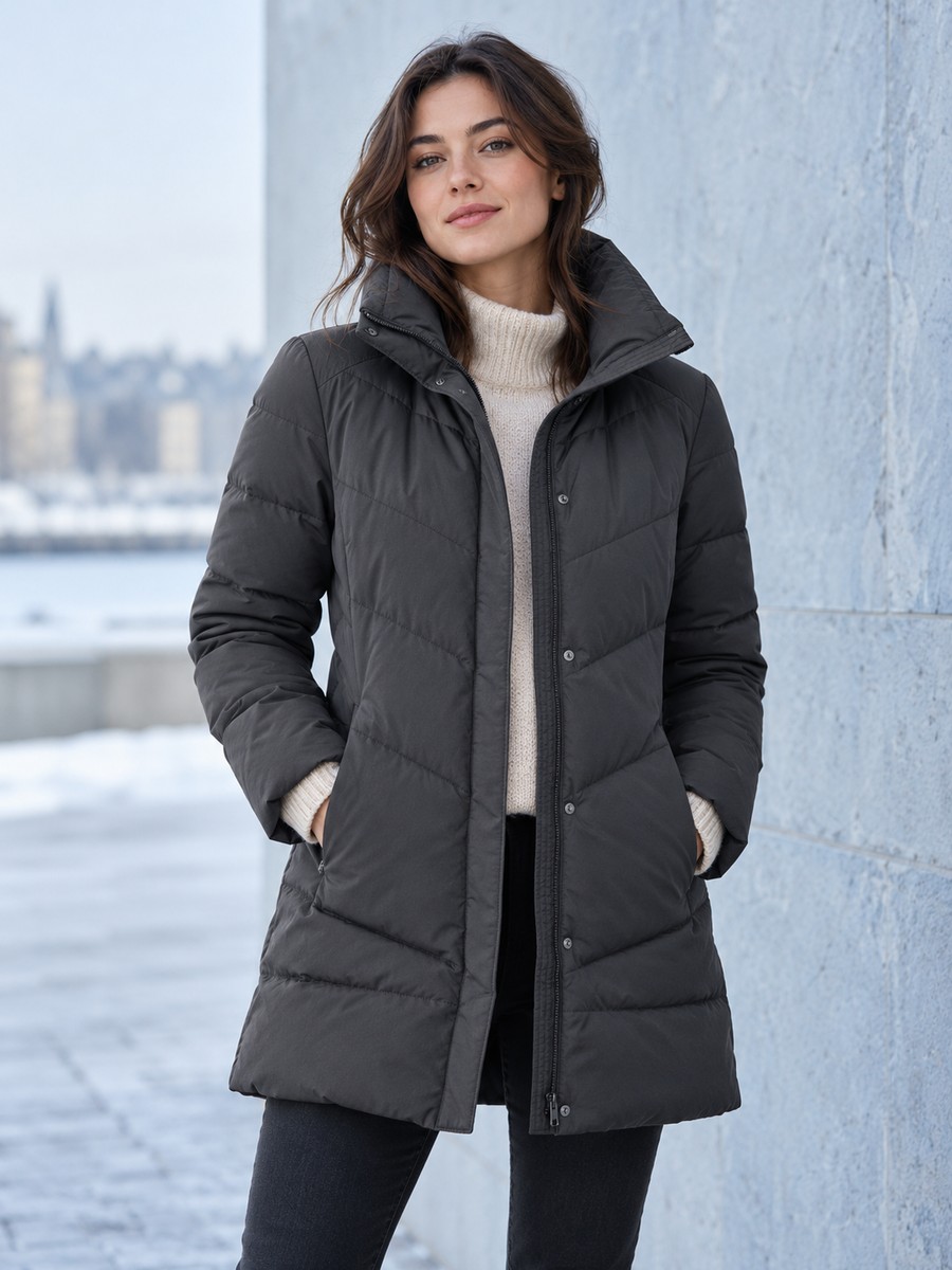 Mont kategorisini temsil eden kış moda çekimi.
