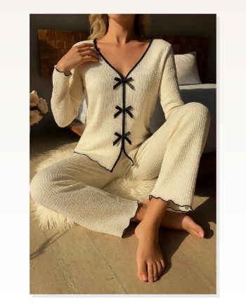 Kadın Kombin Şıklığı Beyaz Fiyonklu İç Çamaşırı ve Uzun Kollu V Yaka 4’Lü Set Pijama Takımı